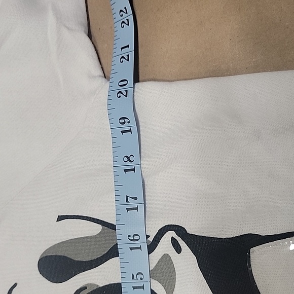 Freeze, Size M White Sweatshirt, Skull Print with Clear Pocket for Mouth.  NWOT - Picture 6 of 9